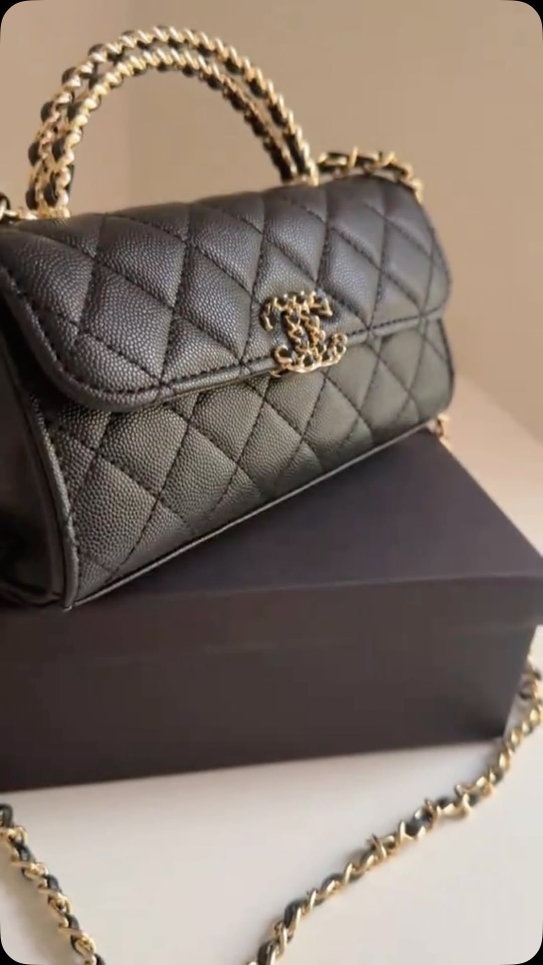 شنطة Chanel السوداء الفاخرة