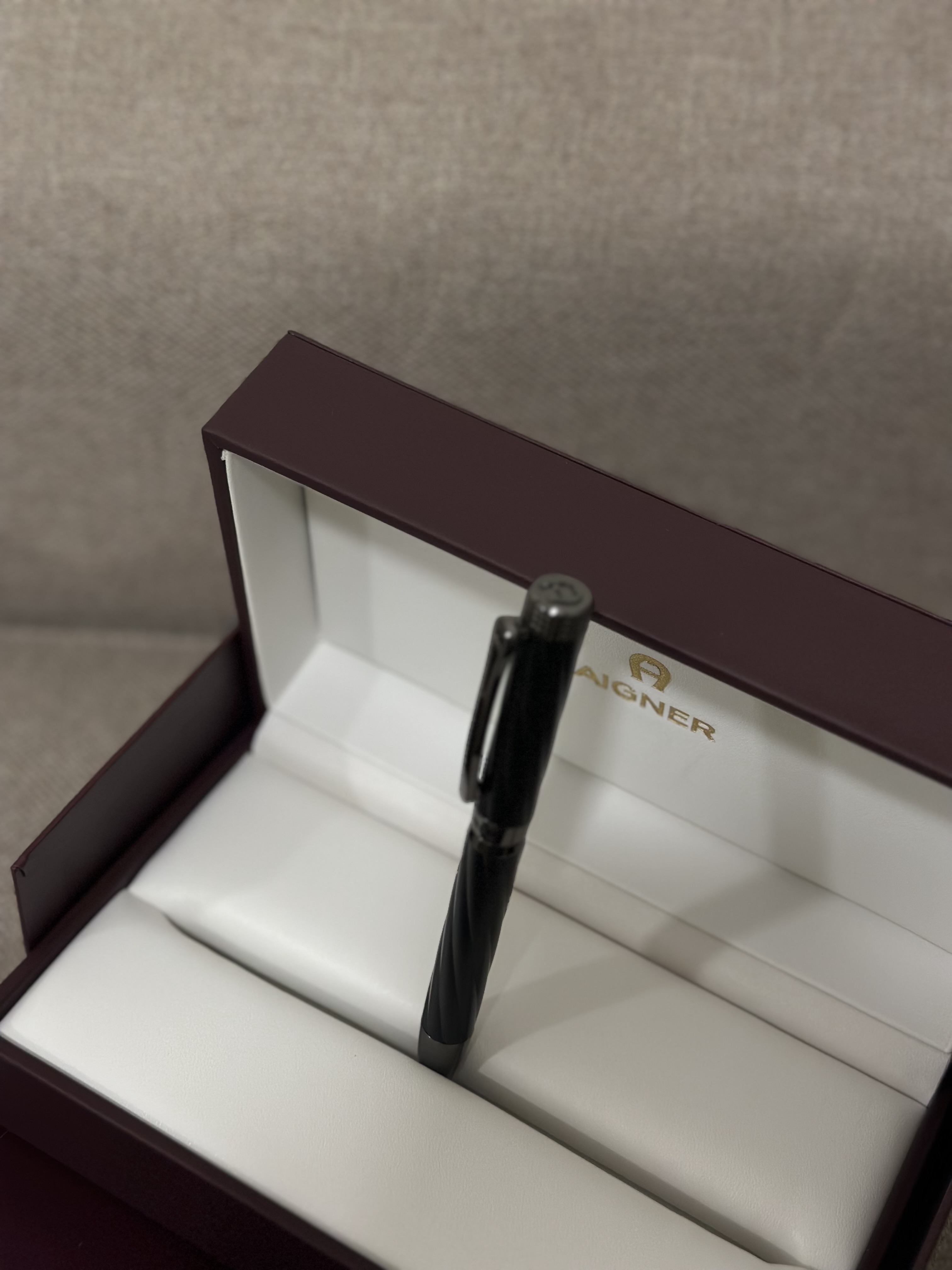 قلم Aigner الفاخر