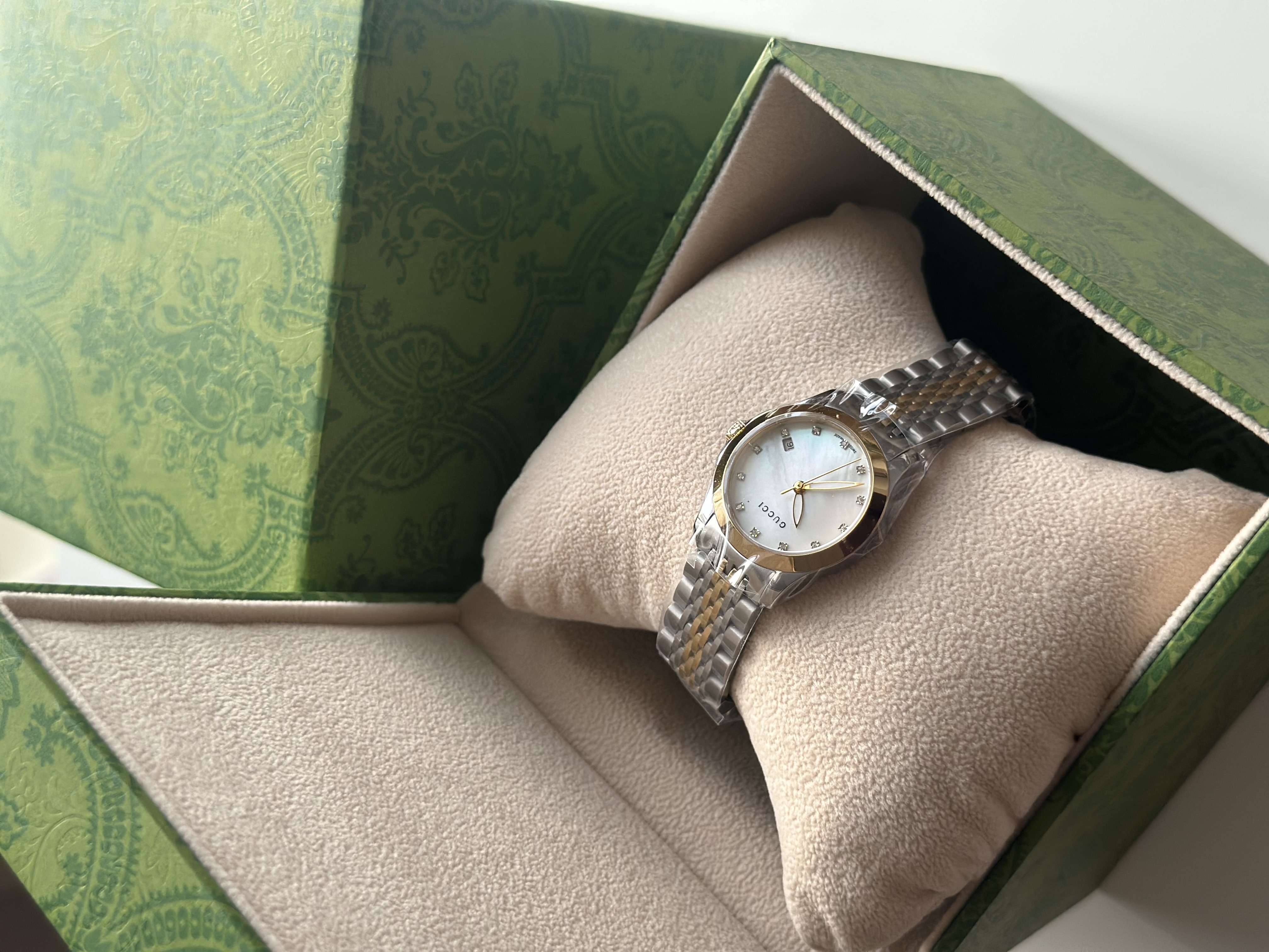 ساعة Gucci الفاخرة