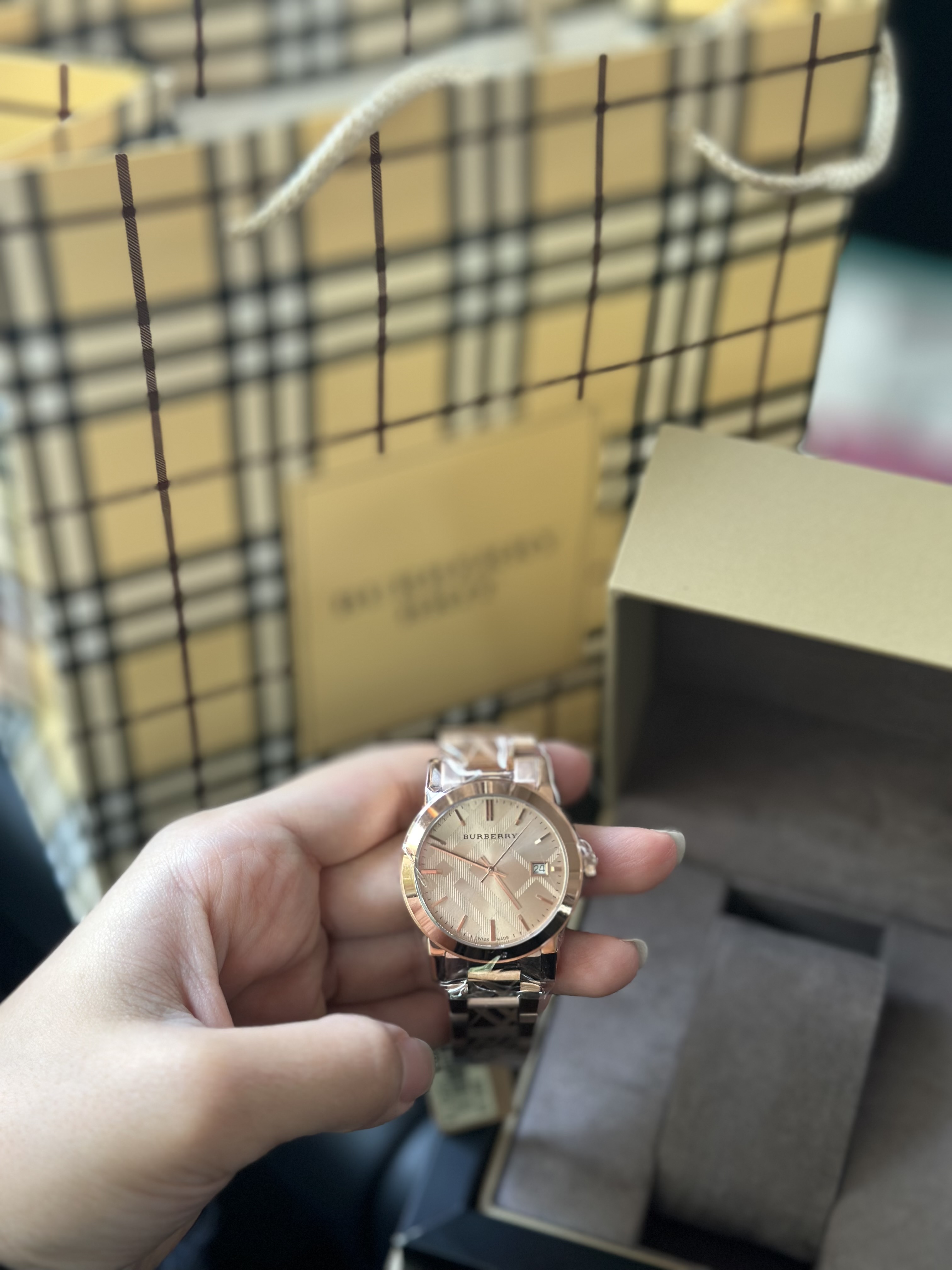 ساعة Burberry - Rose Gold-Tone Dial