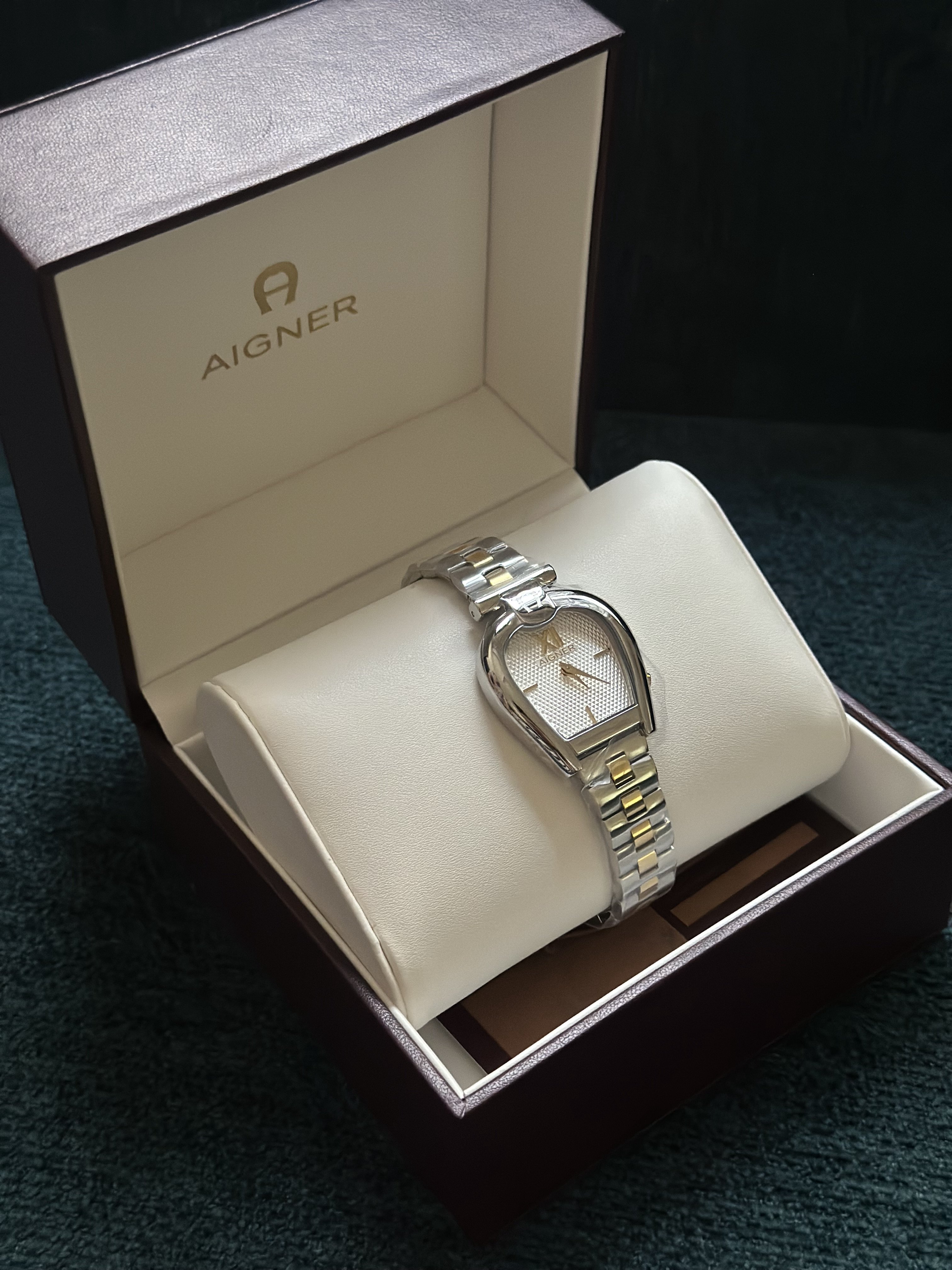 ساعة Aigner Horseshoe Rose Gold