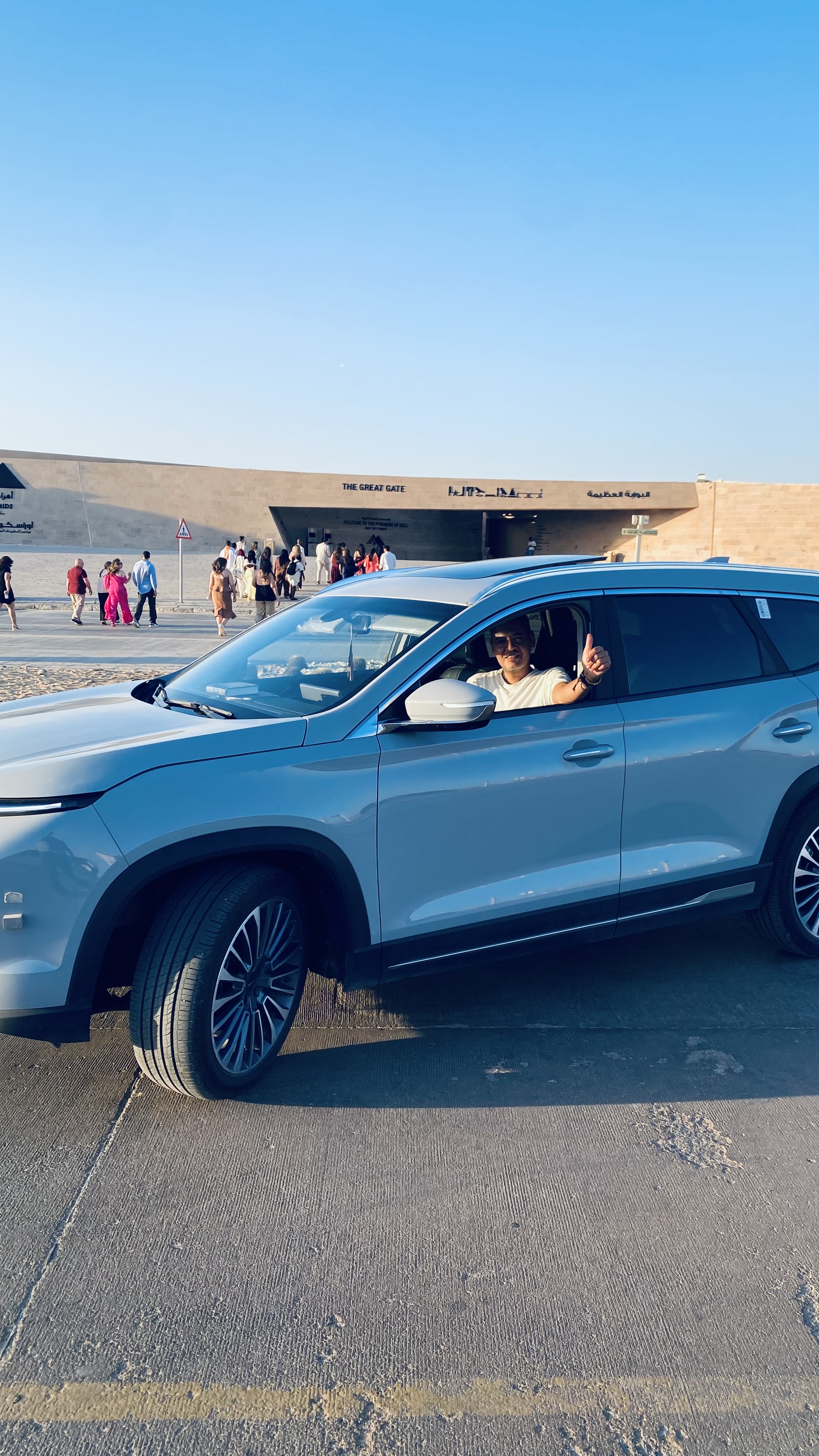 SUV أزرق فاخر - المسار الملكي